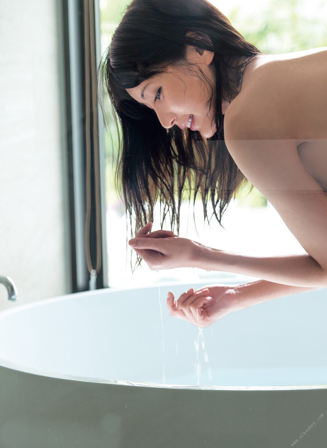 Sayaka Nitori 似鳥沙也加, 1st写真集 「Ribbon」 Set.03