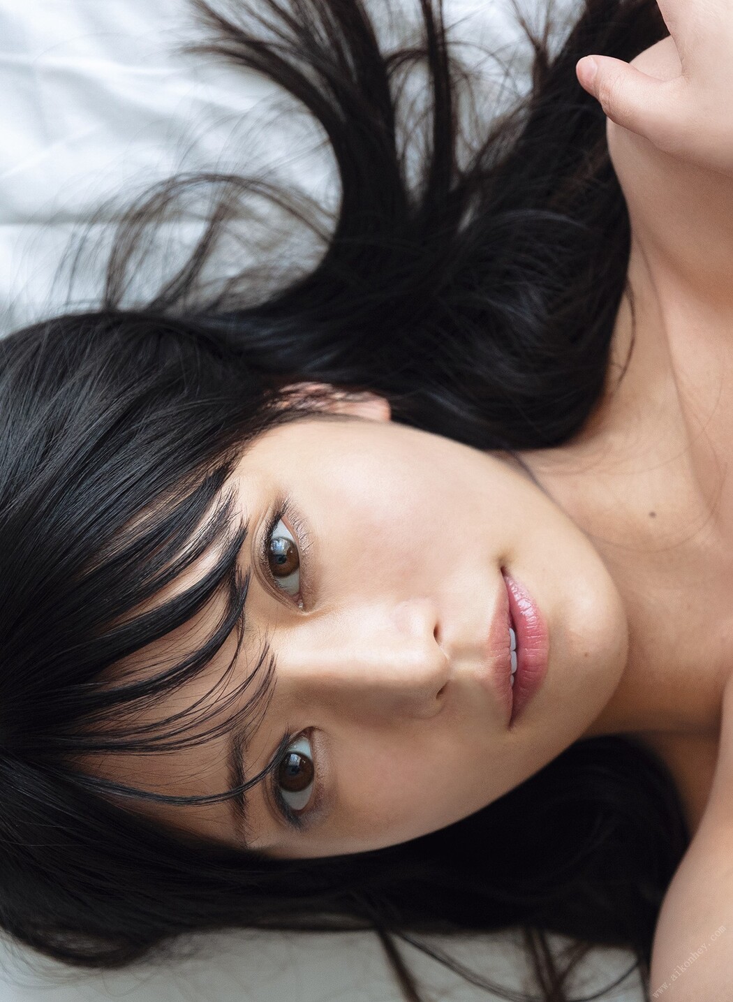 Sayaka Nitori 似鳥沙也加, 1st写真集 「Ribbon」 Set.03