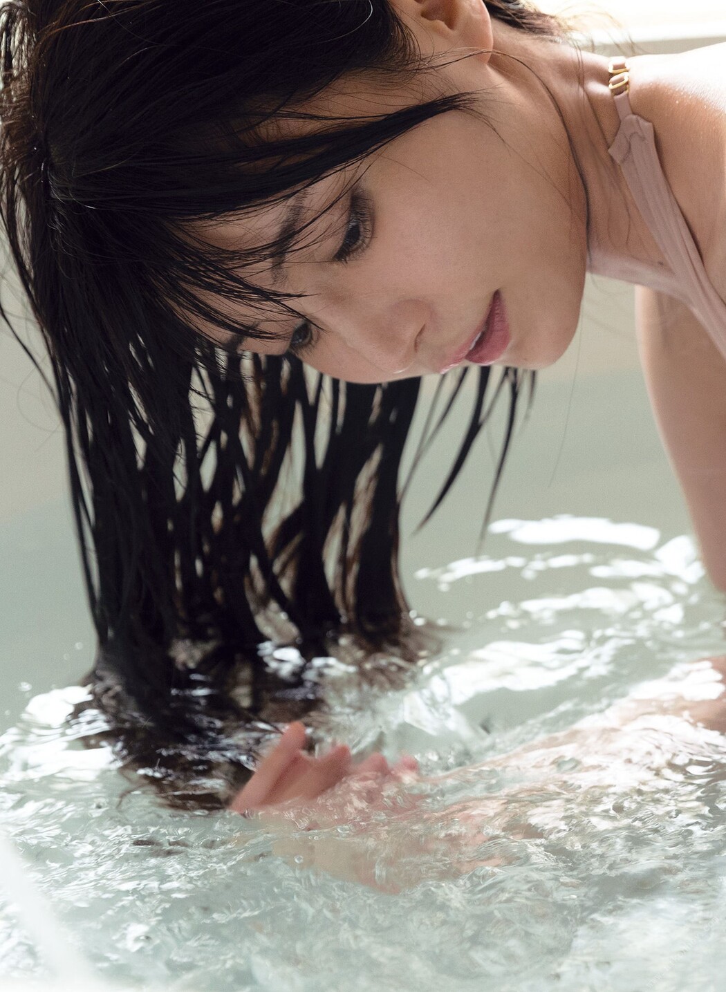 Sayaka Nitori 似鳥沙也加, 1st写真集 「Ribbon」 Set.03