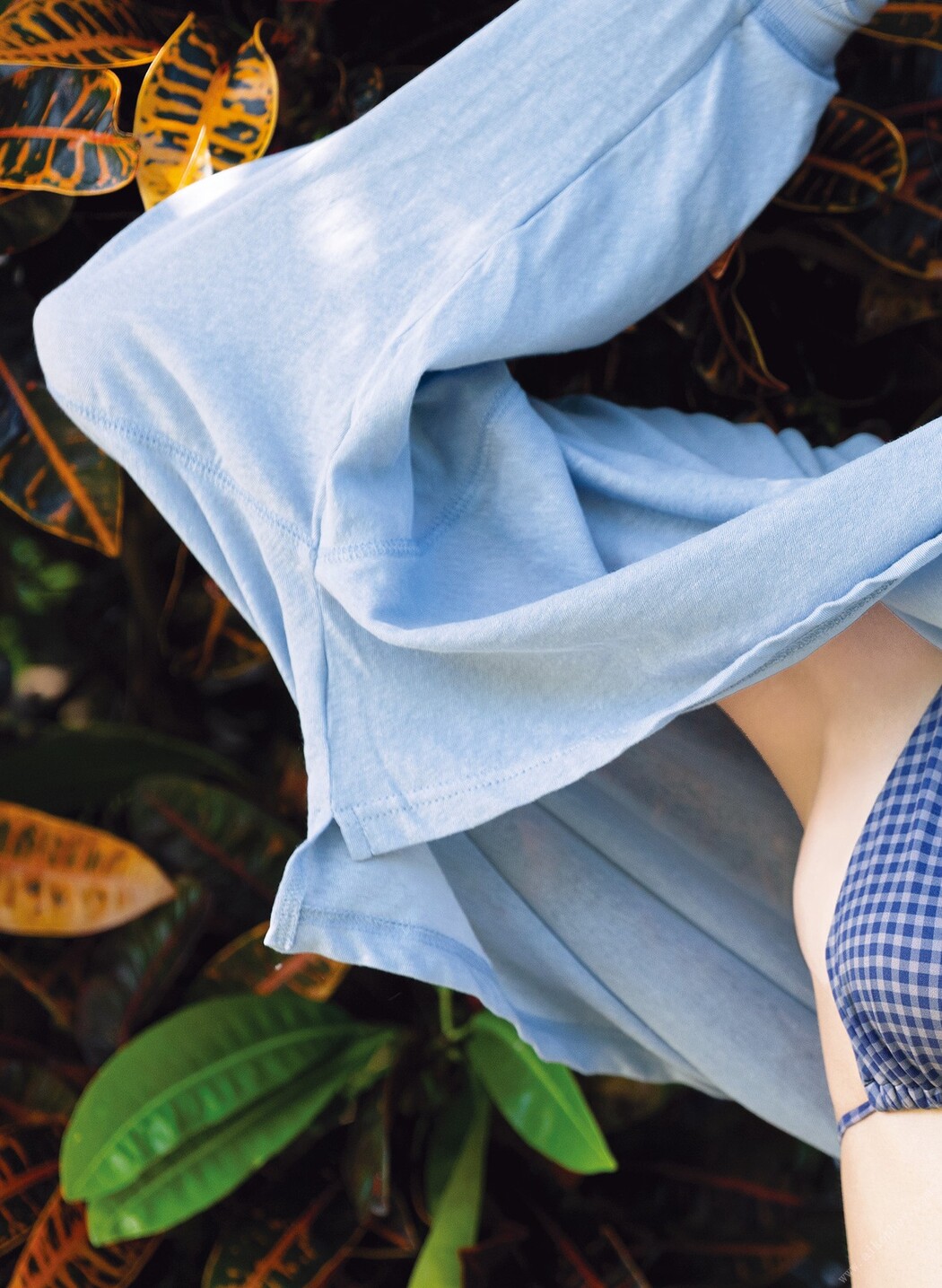 Sayaka Nitori 似鳥沙也加, 1st写真集 「Ribbon」 Set.03