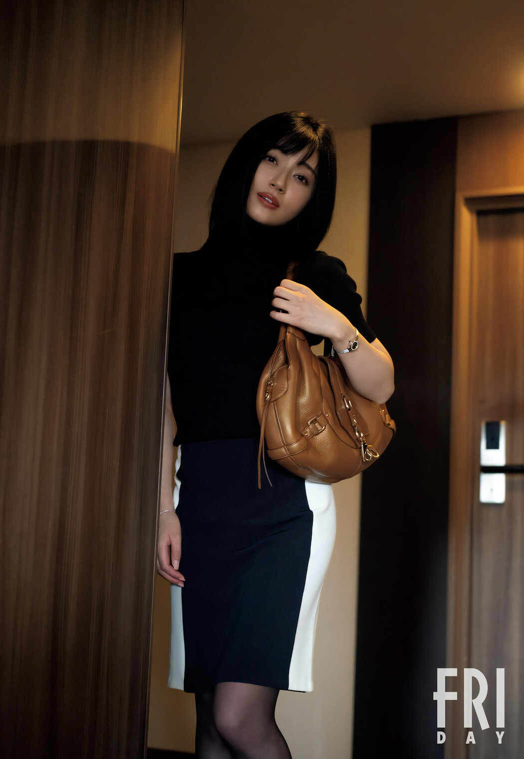 Manami Shindo 新藤まなみ, FRIDAY 2023.10.27 (フライデー 2023年10月27日号)