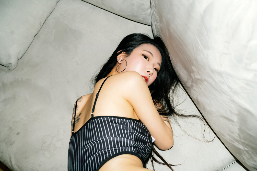 Mona 모나, [Moon Night Snap] Get Me Excited Set.01