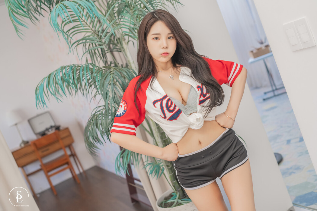 Zzyuri 쮸리, [SAINT Photolife] Homebody Set.01