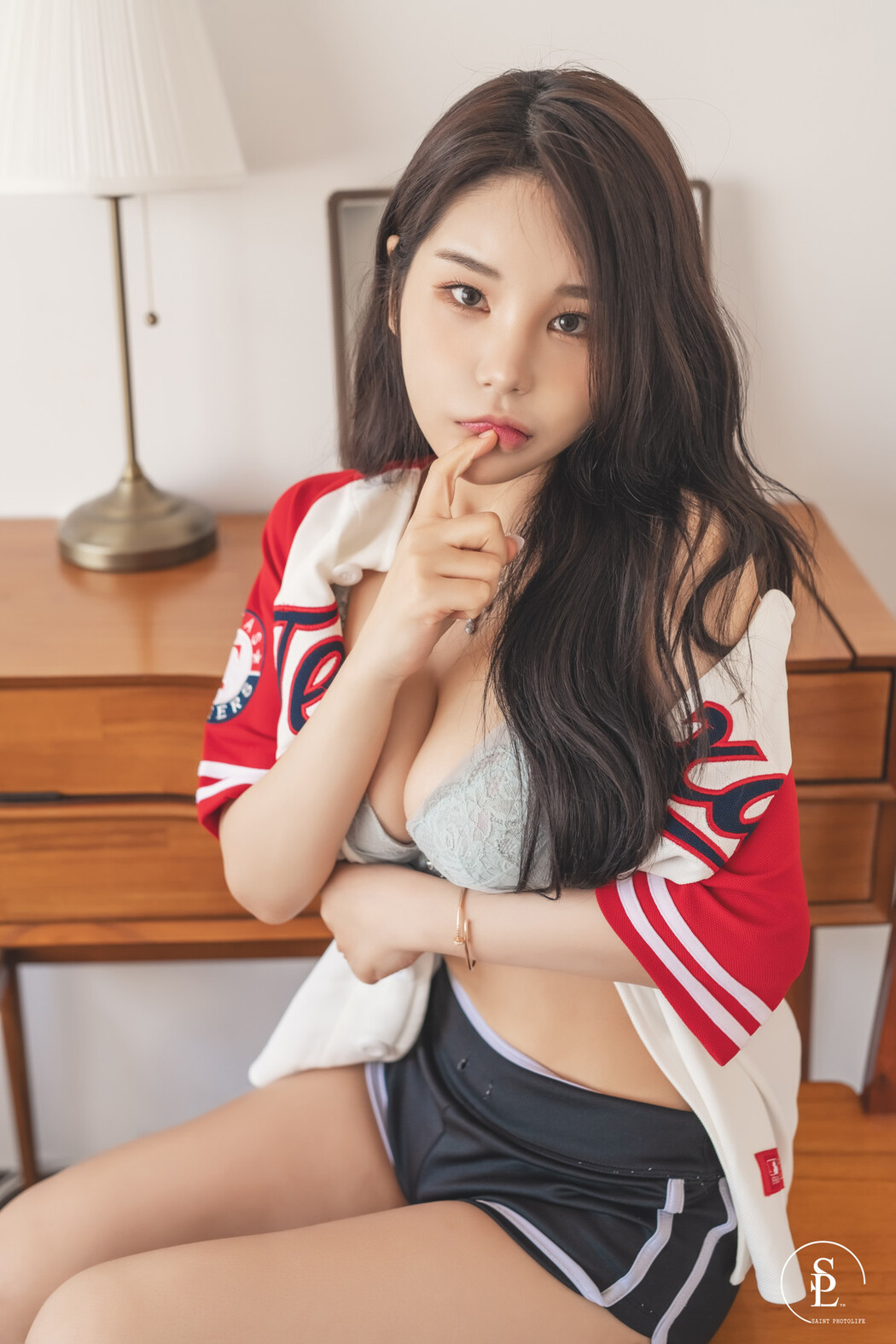 Zzyuri 쮸리, [SAINT Photolife] Homebody Set.01 Cover Photo
