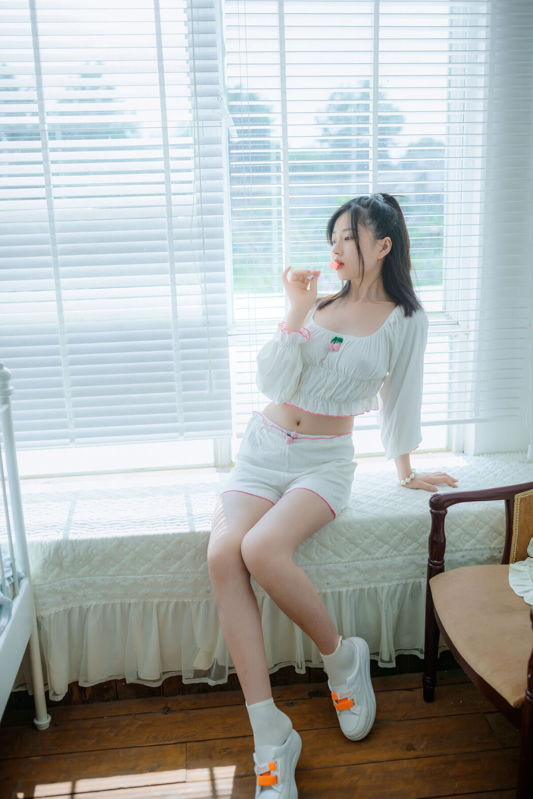 Coser@年年Nnian – 爱吃棒棒糖的少女