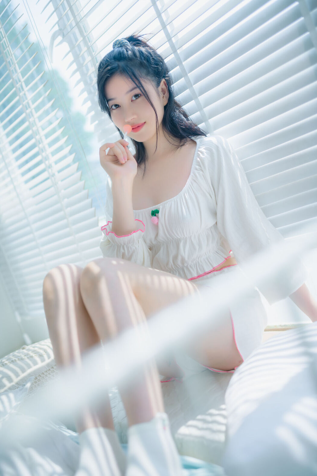 Coser@年年Nnian – 爱吃棒棒糖的少女