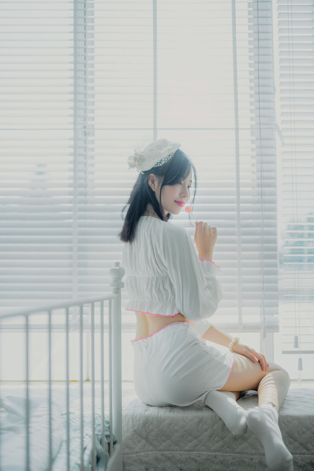 Coser@年年Nnian – 爱吃棒棒糖的少女