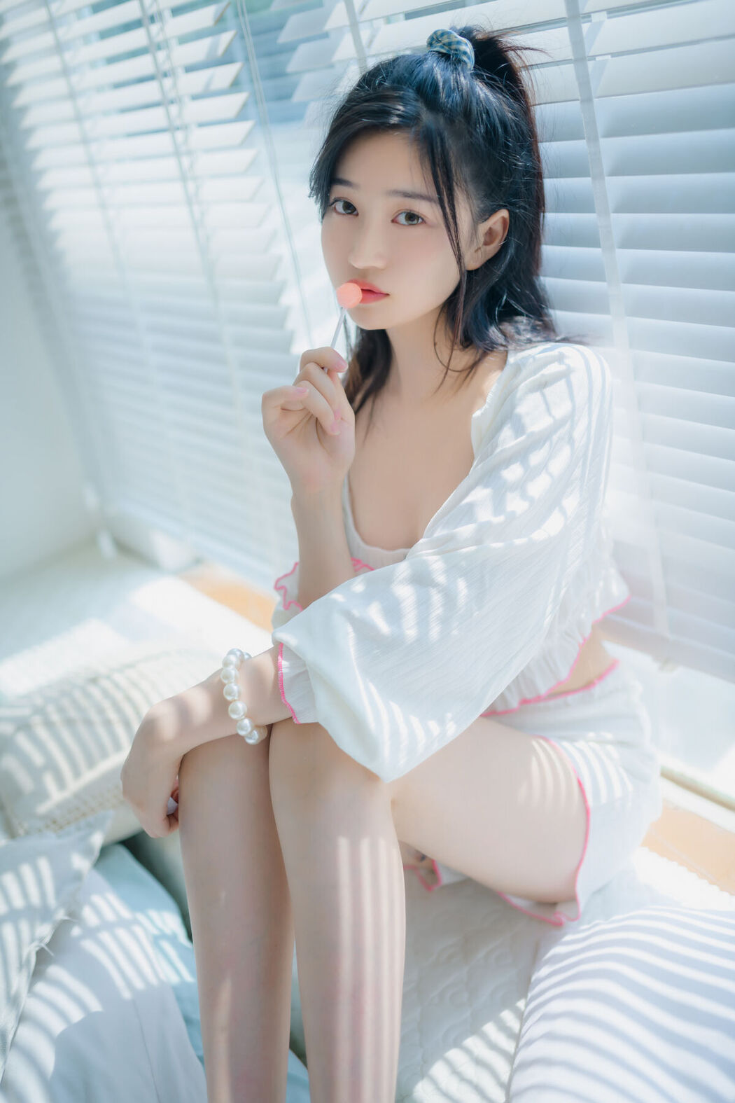 Coser@年年Nnian – 爱吃棒棒糖的少女