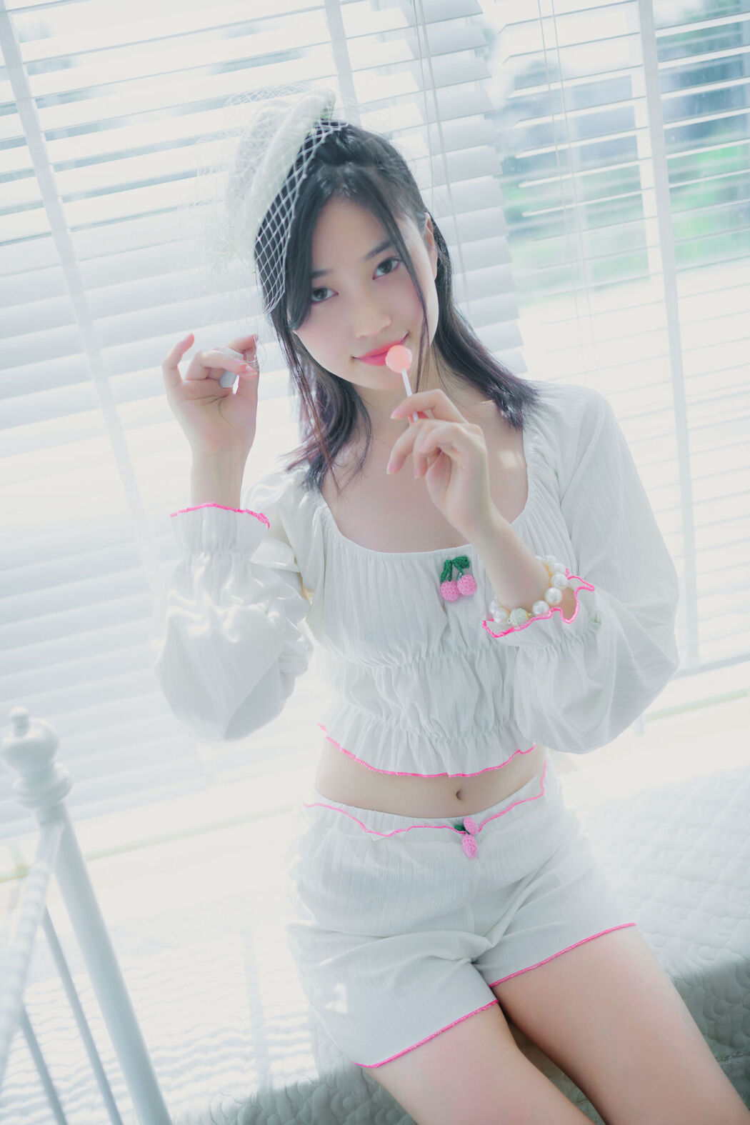 Coser@年年Nnian – 爱吃棒棒糖的少女