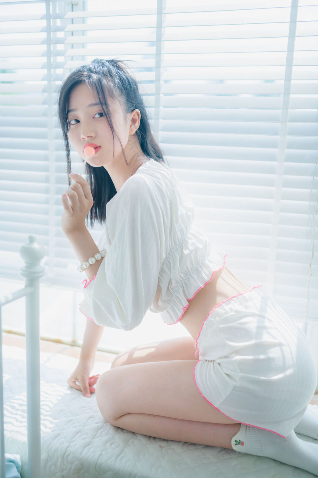 Coser@年年Nnian – 爱吃棒棒糖的少女