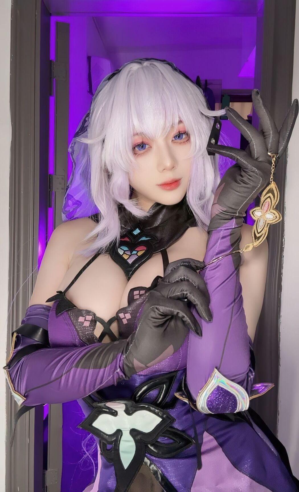 Coser@九言 – Black Swan And Emilia