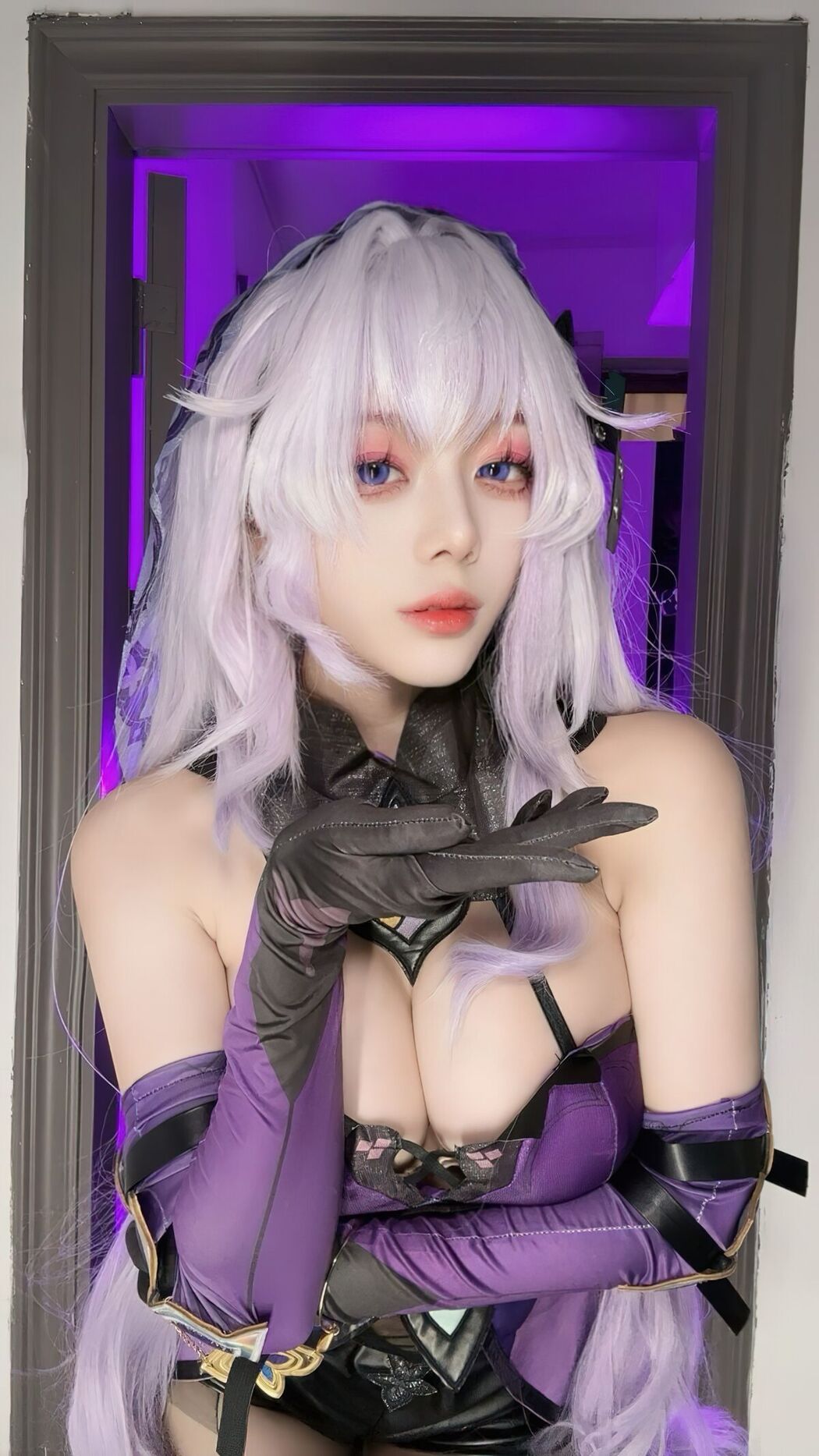 Coser@九言 – Black Swan And Emilia