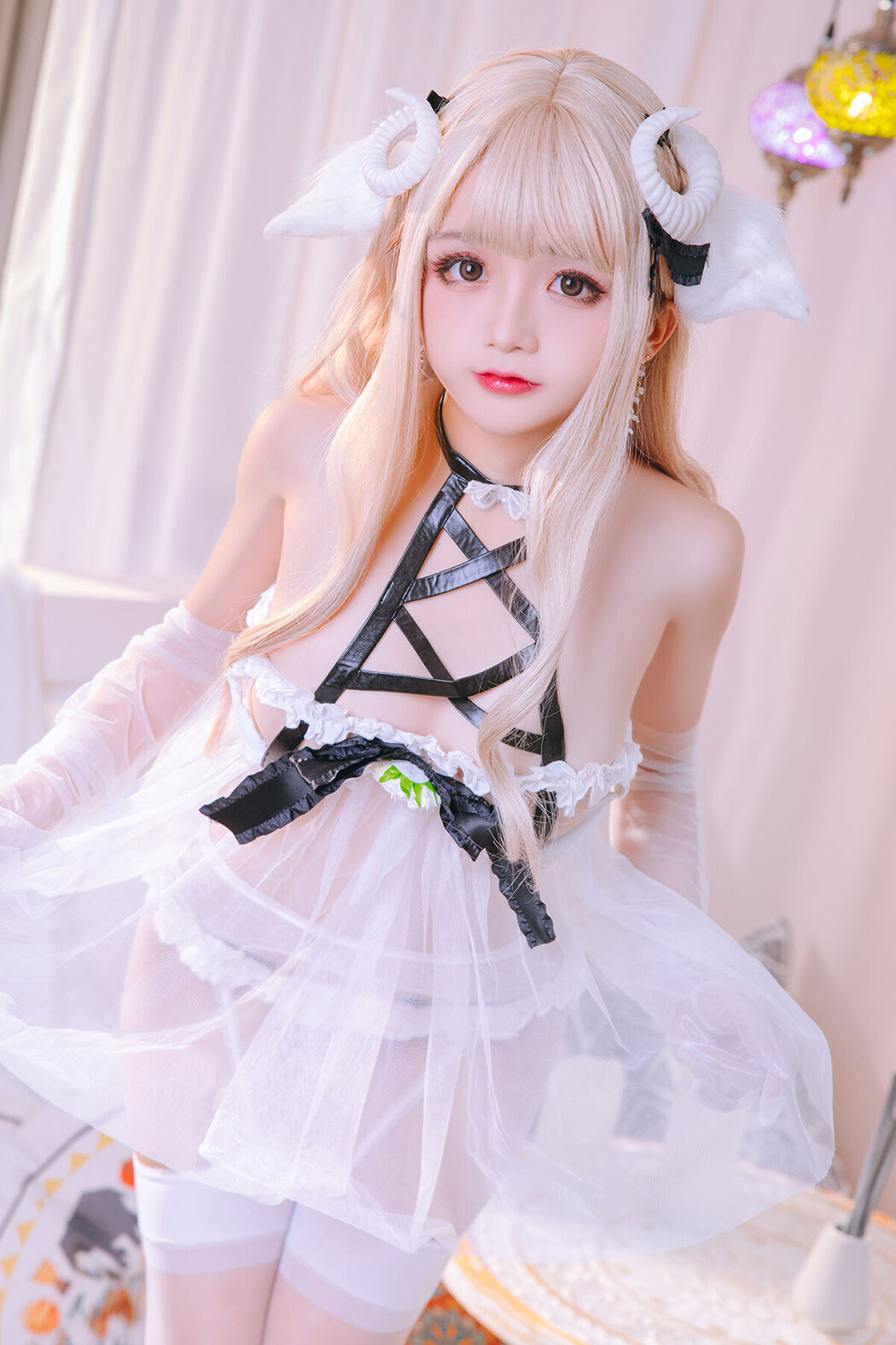 Coser@日奈娇 – 白小绵羊 Cover Photo