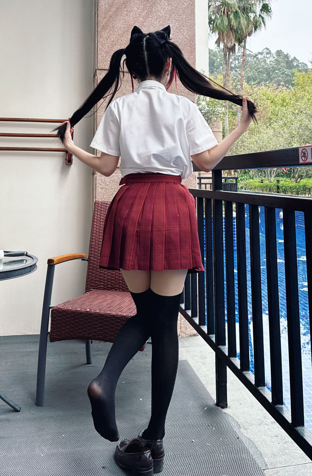 Coser@不呆猫 – 温泉双马尾JK