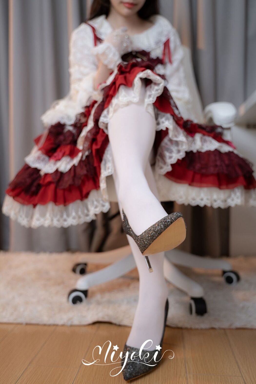 Coser@铃木美咲 – LO Girl Who Loves Friends