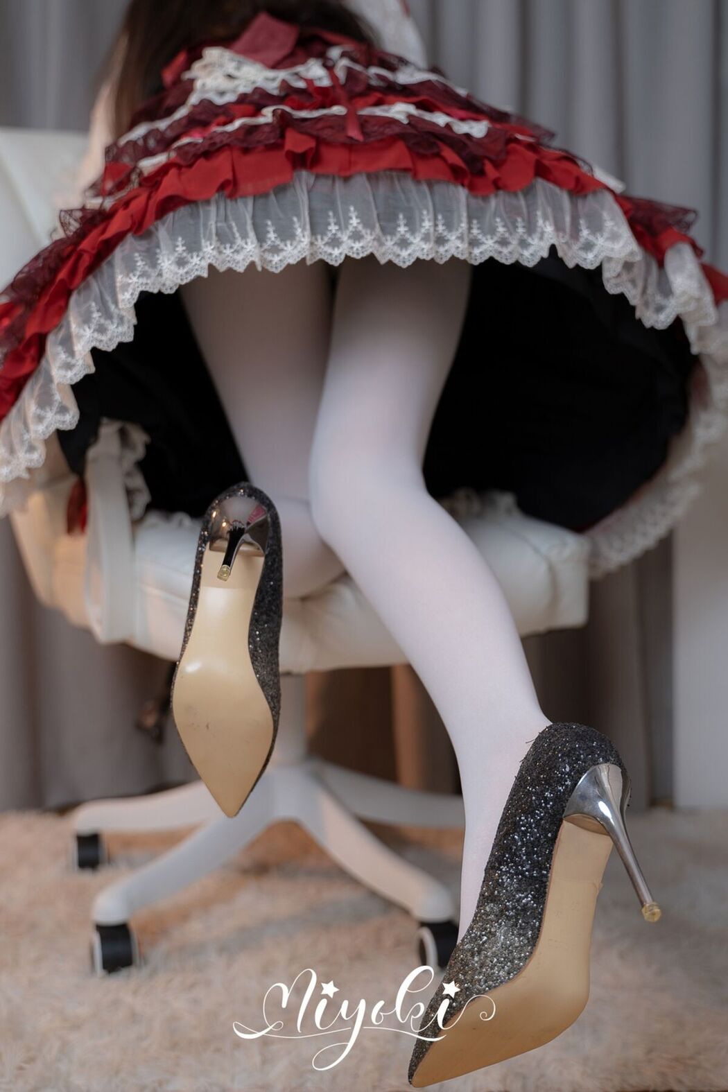 Coser@铃木美咲 – LO Girl Who Loves Friends