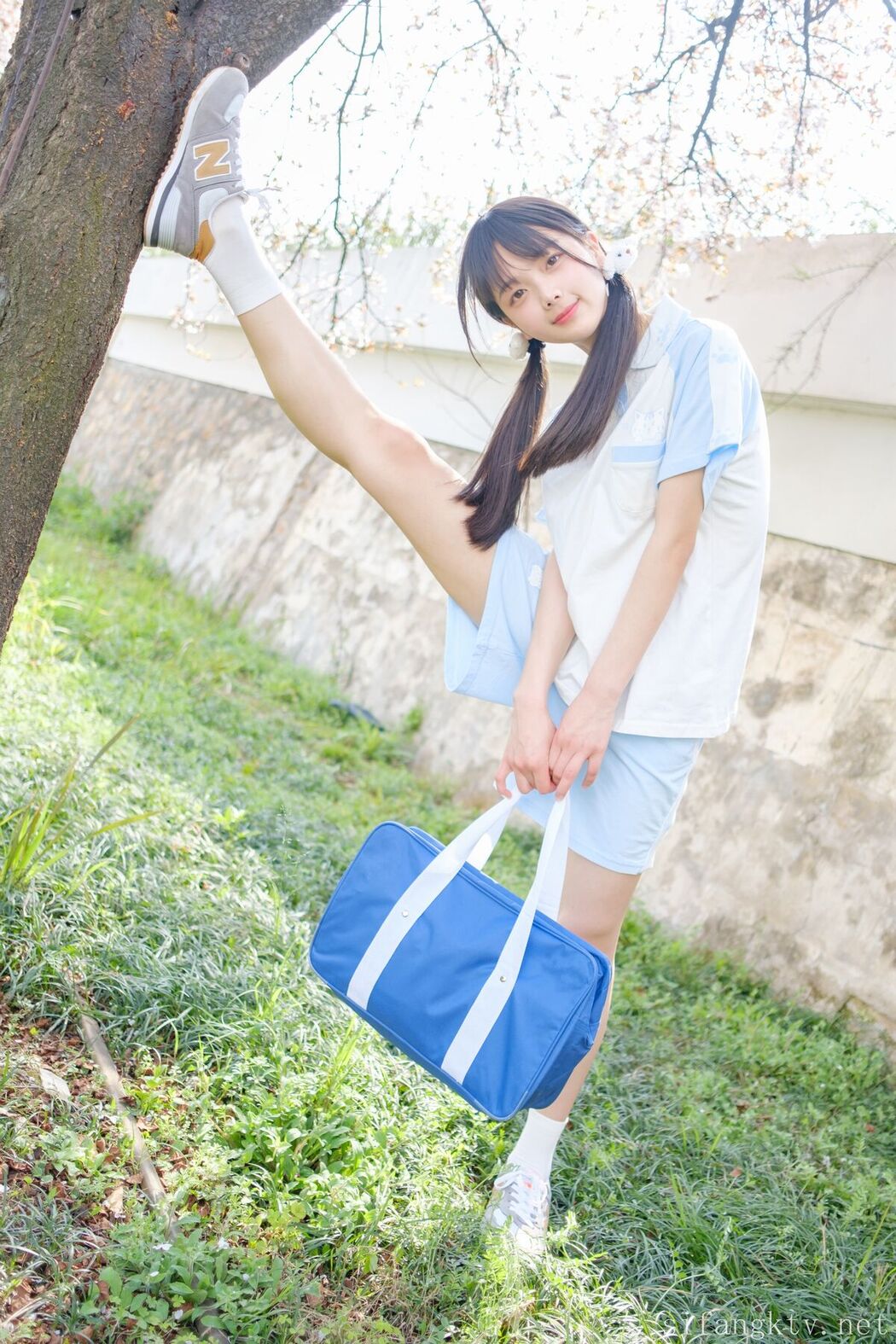 Coser@稚乖画册 – 美少女清纯与风骚并存