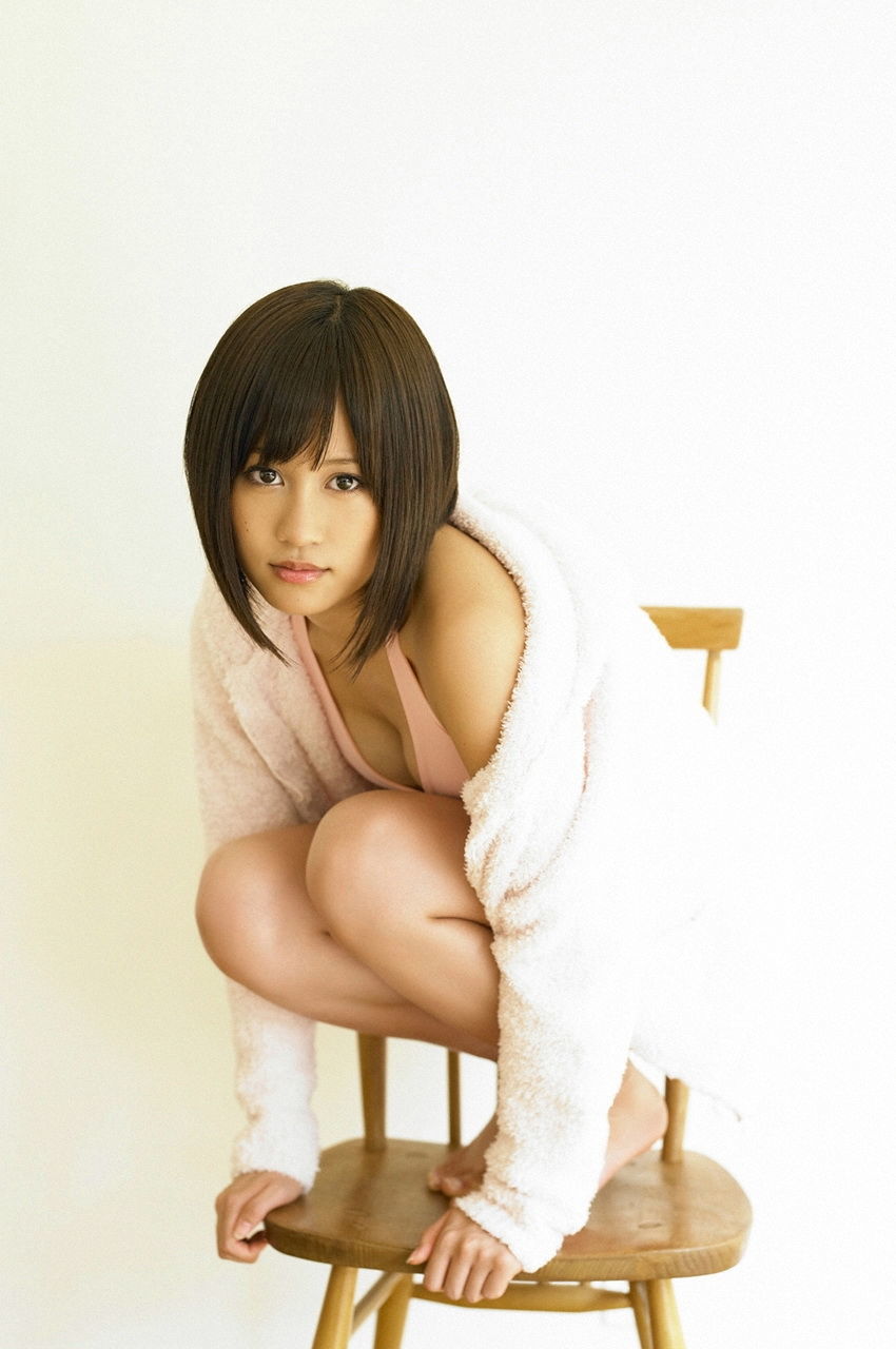 Atsuko Maeda << Atsuko Maeda Young Jump_Solo First Appearance >> [VYJ] No.104