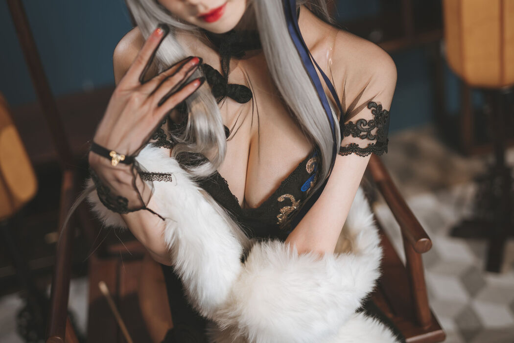 [Internet celebrity COSER photo] Anime blogger Feng Jiangjiang v - Louis IX cheongsam
