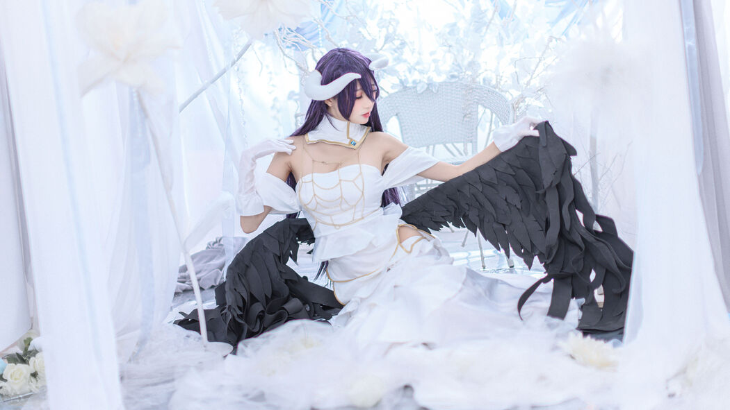 [Internet celebrity COSER photo] Zhou Ji is a cute bunny - Albedo Cover Photo