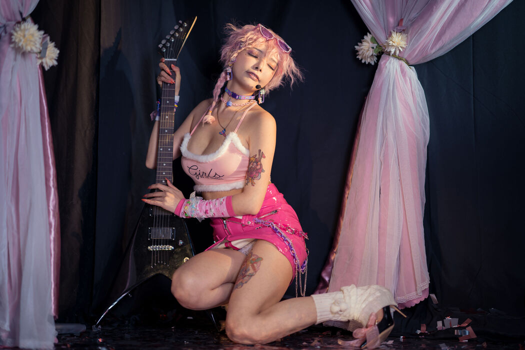 [Net Red COSER Photo] Autumn and Corgi (Xia Xiaoqiu Qiuqiu) - Little Idol