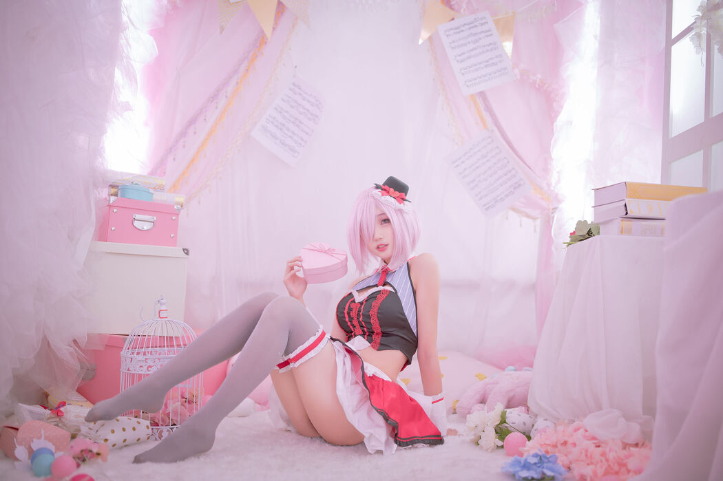 [Internet celebrity COSER photo] Zhou Ji is a cute bunny - Matthew Valentine's Day