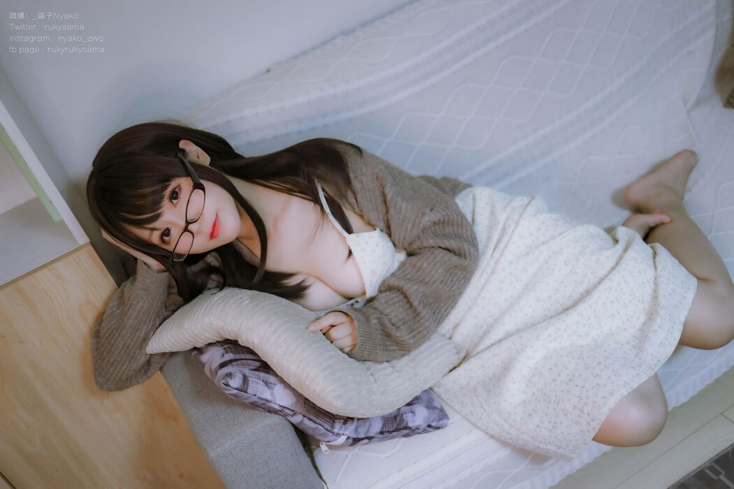 [Internet celebrity COSER photo] Cute girl Nyako cat-delusional life of another girl and の cohabitation of casual clothes series