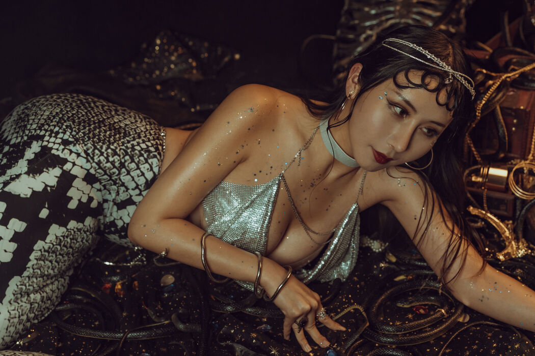 [Net Red COSER Photo] Yunxixi - Milk Peach Snake Ji