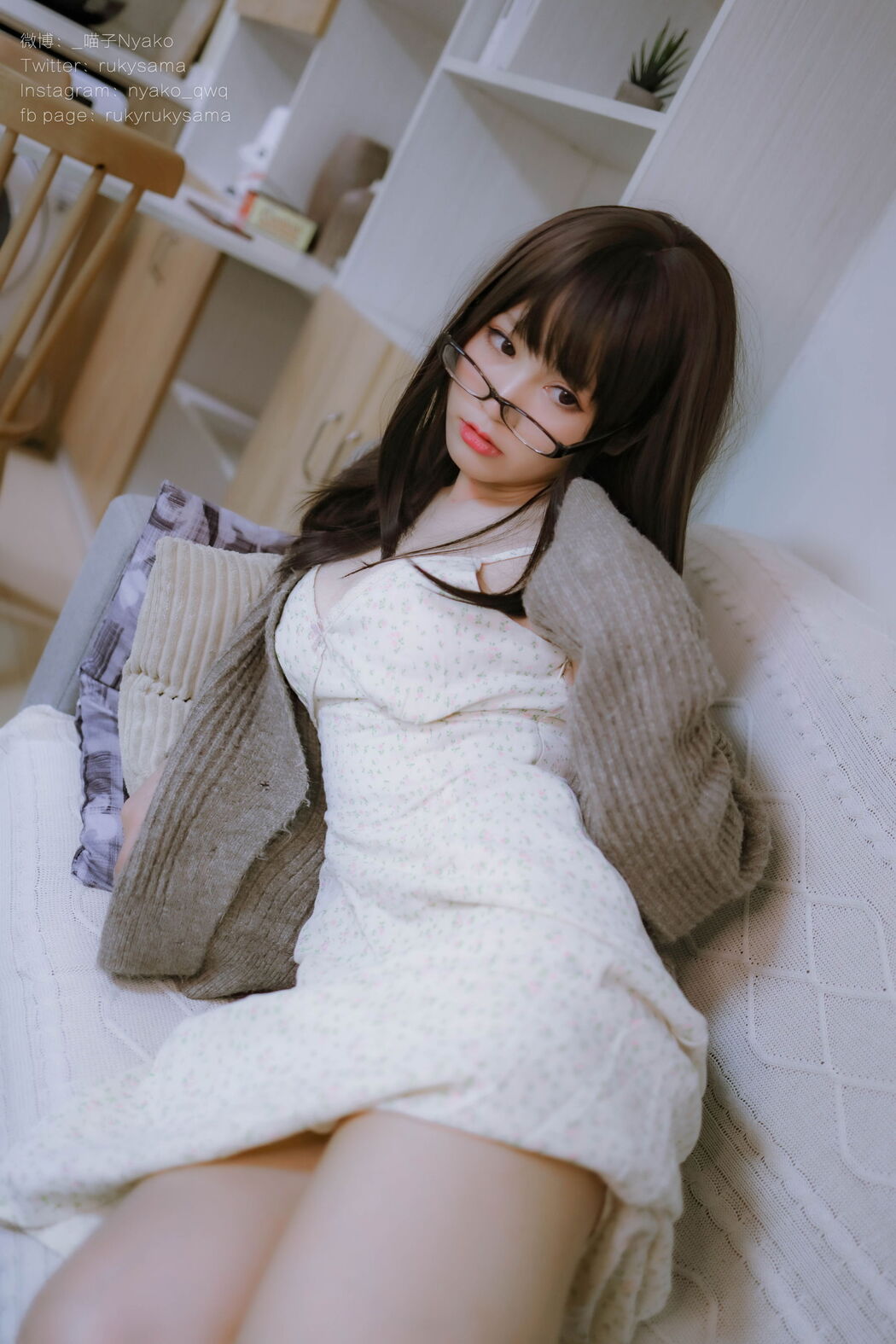 [Internet celebrity COSER photo] Cute girl Nyako cat-delusional life of another girl and の cohabitation of casual clothes series