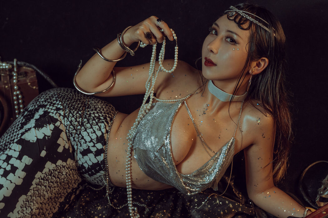 [Net Red COSER Photo] Yunxixi - Milk Peach Snake Ji