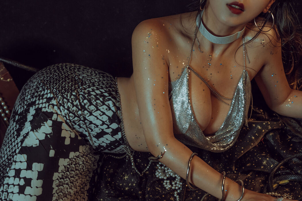 [Net Red COSER Photo] Yunxixi - Milk Peach Snake Ji