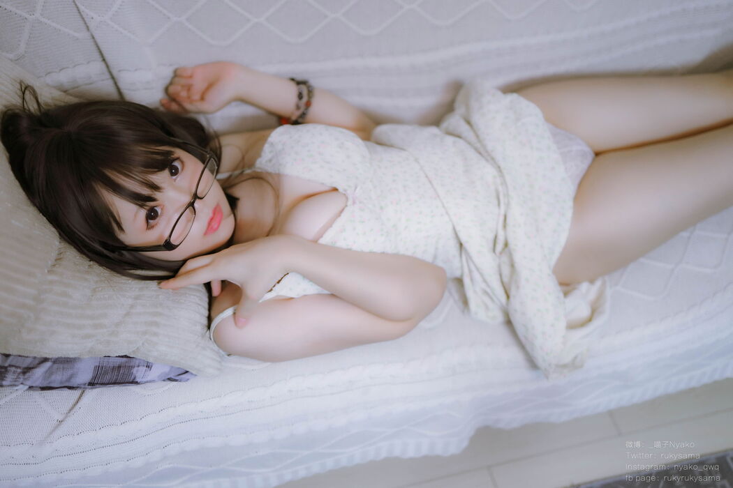 [Internet celebrity COSER photo] Cute girl Nyako cat-delusional life of another girl and の cohabitation of casual clothes series