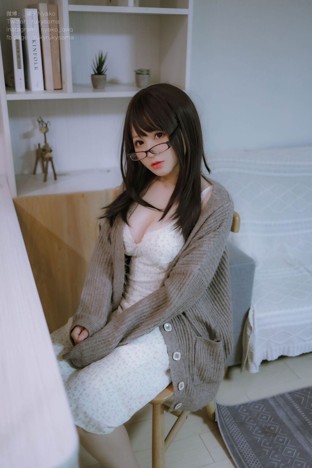 [Internet celebrity COSER photo] Cute girl Nyako cat-delusional life of another girl and の cohabitation of casual clothes series