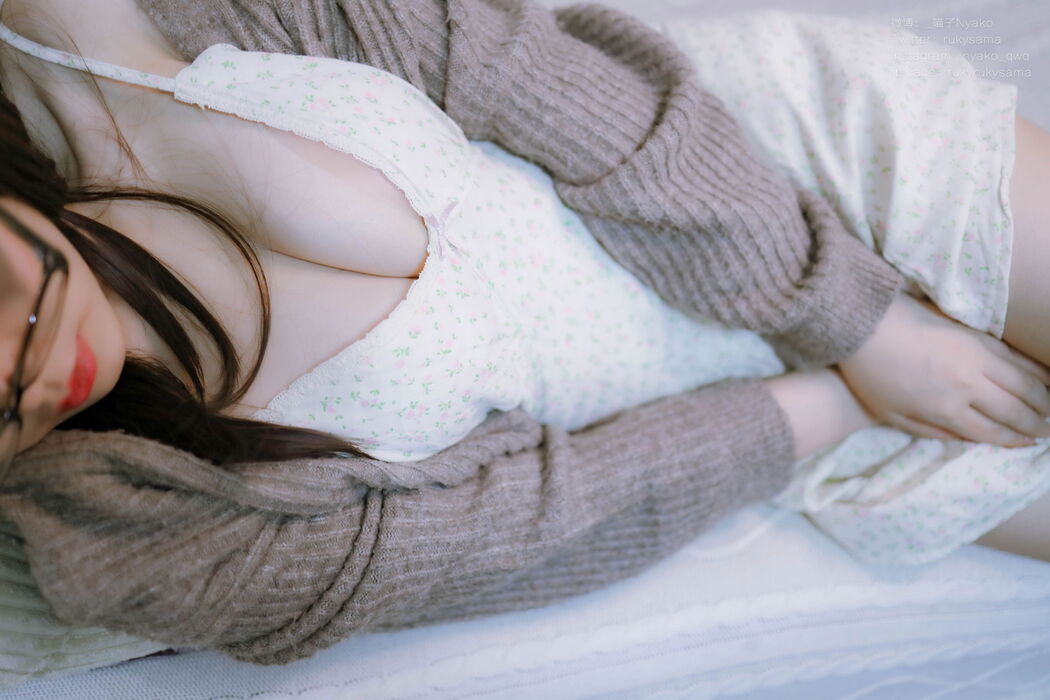 [Internet celebrity COSER photo] Cute girl Nyako cat-delusional life of another girl and の cohabitation of casual clothes series
