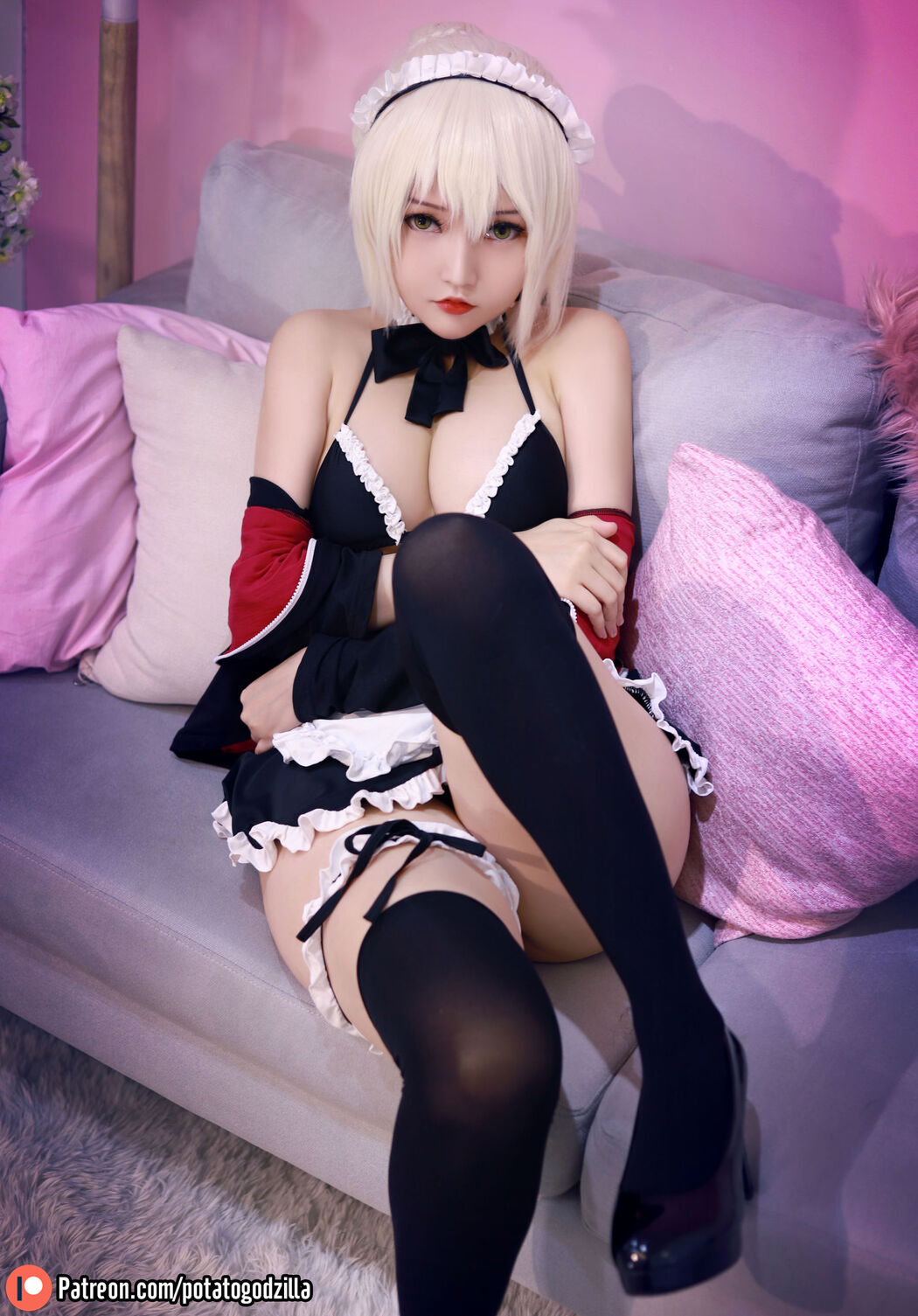 [Internet celebrity COSER photo] Miss Coser Potato Godzilla - Saber Alter Maid
