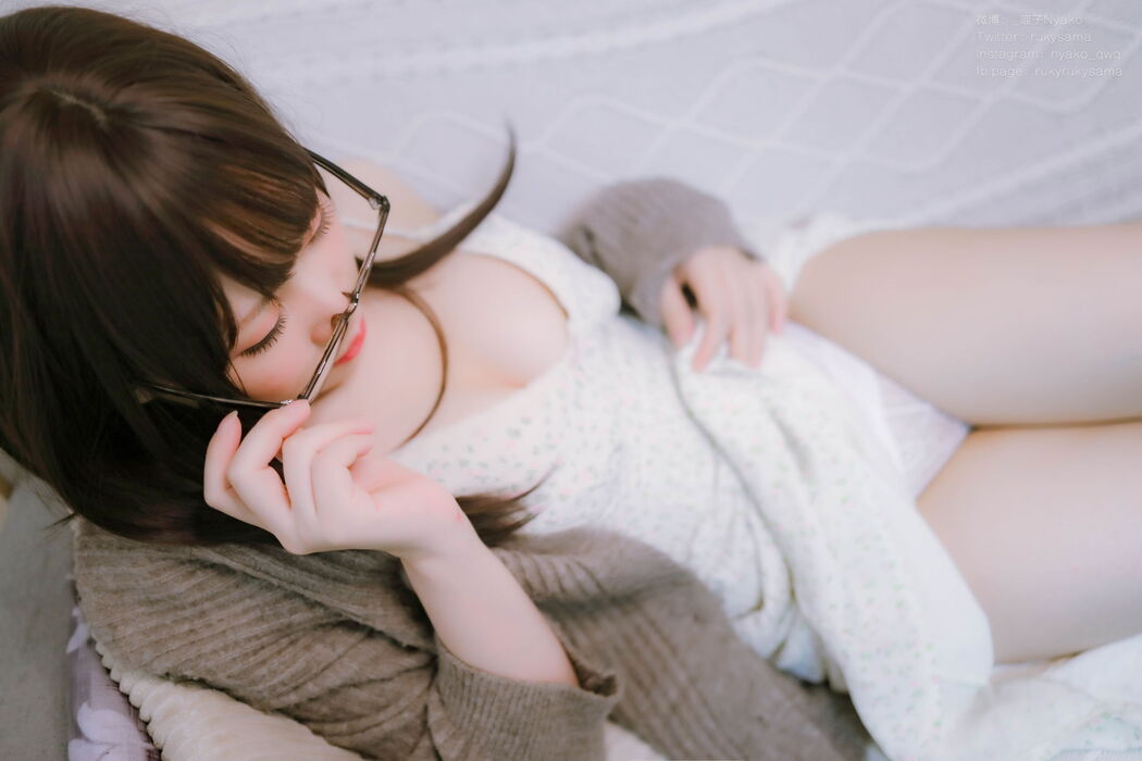 [Internet celebrity COSER photo] Cute girl Nyako cat-delusional life of another girl and の cohabitation of casual clothes series