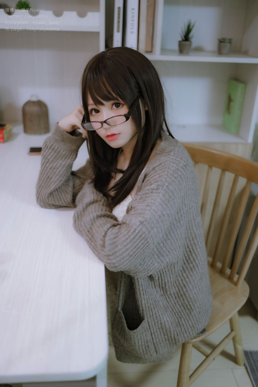 [Internet celebrity COSER photo] Cute girl Nyako cat-delusional life of another girl and の cohabitation of casual clothes series