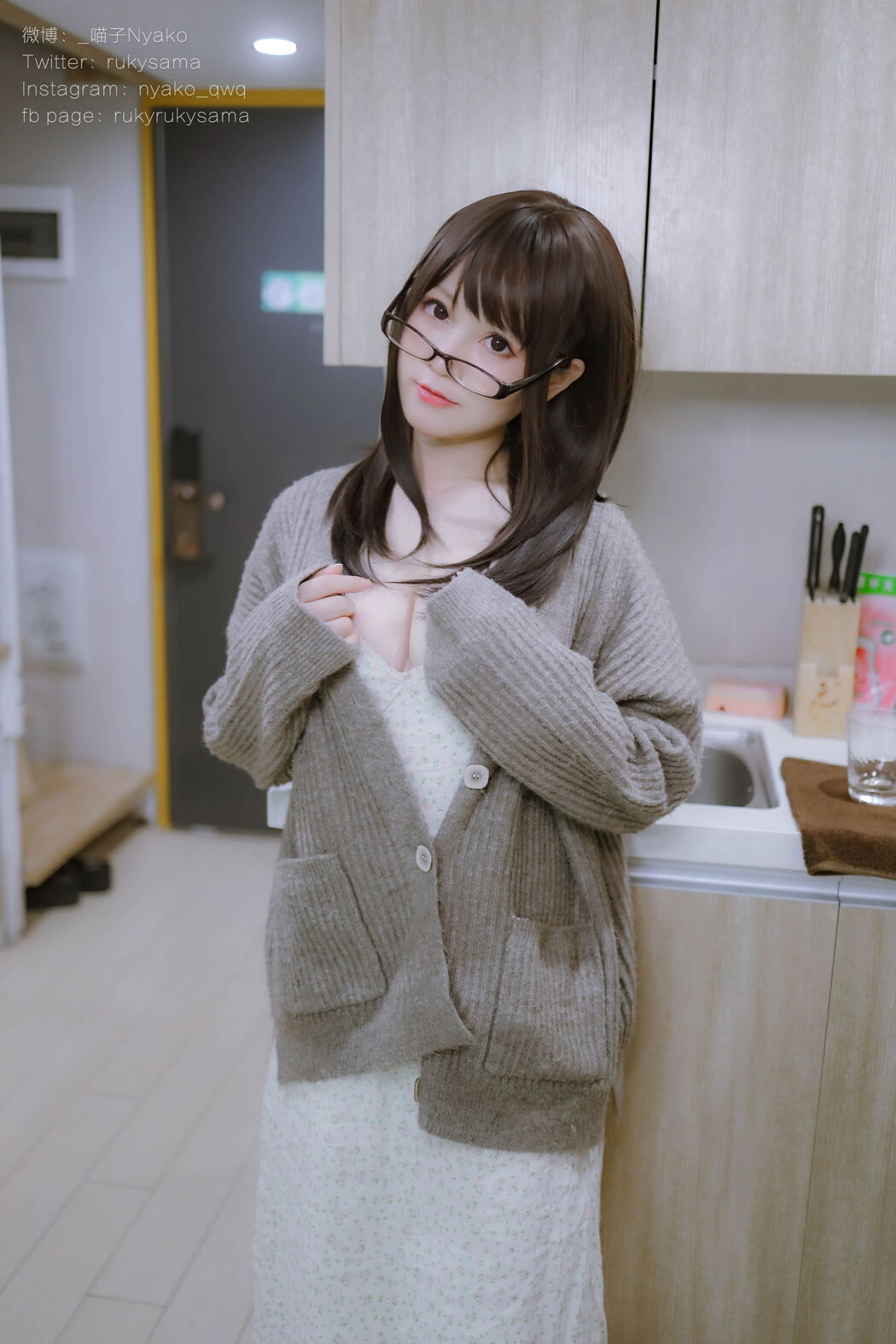 [Internet celebrity COSER photo] Cute girl Nyako cat-delusional life of another girl and の cohabitation of casual clothes series Cover Photo
