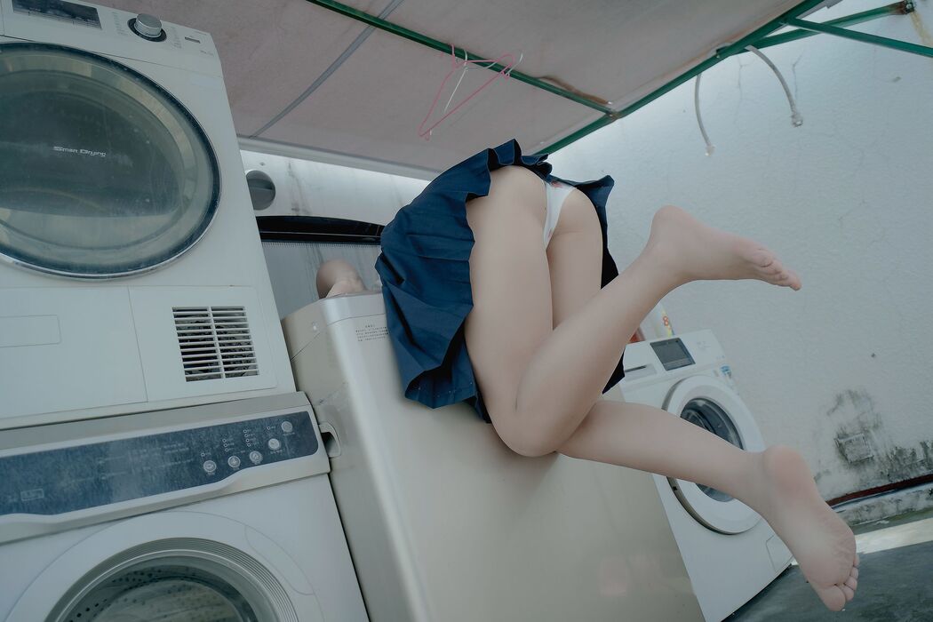 [Net Red COSER Photo] Cute Miss Sister-Bai Ye- - Rooftop