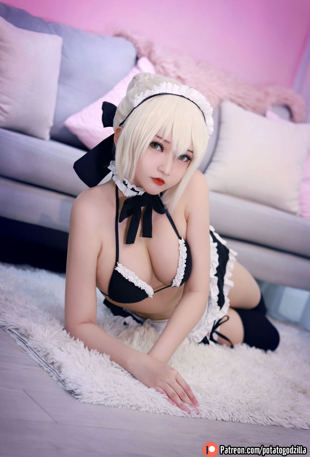 [Internet celebrity COSER photo] Miss Coser Potato Godzilla - Saber Alter Maid