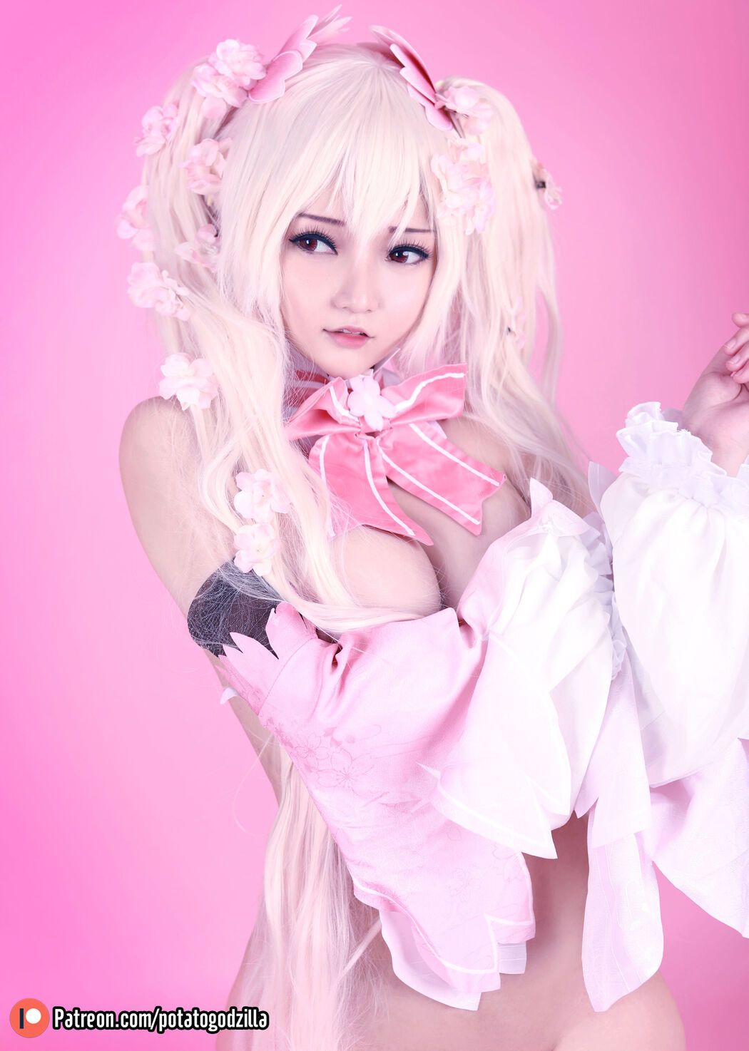 [Net Celebrity COSER Photo] Coser Miss Potato Godzilla - Sakura Miku