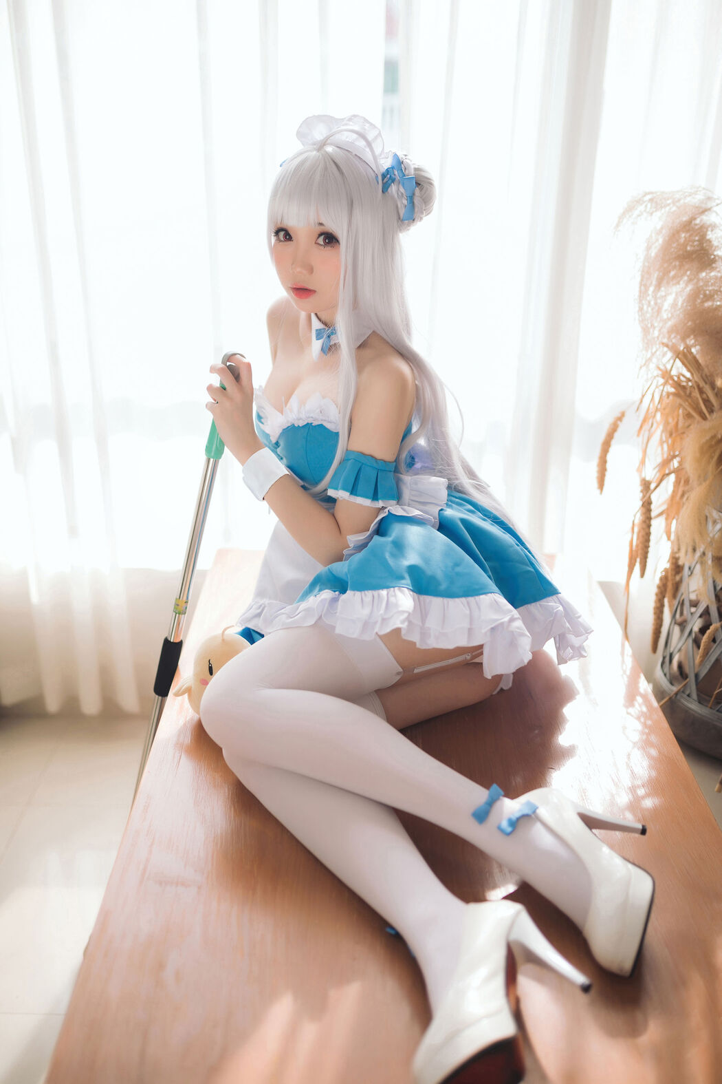 [Net Red COSER Photo] Braised Charcoal - Little Swan Maid