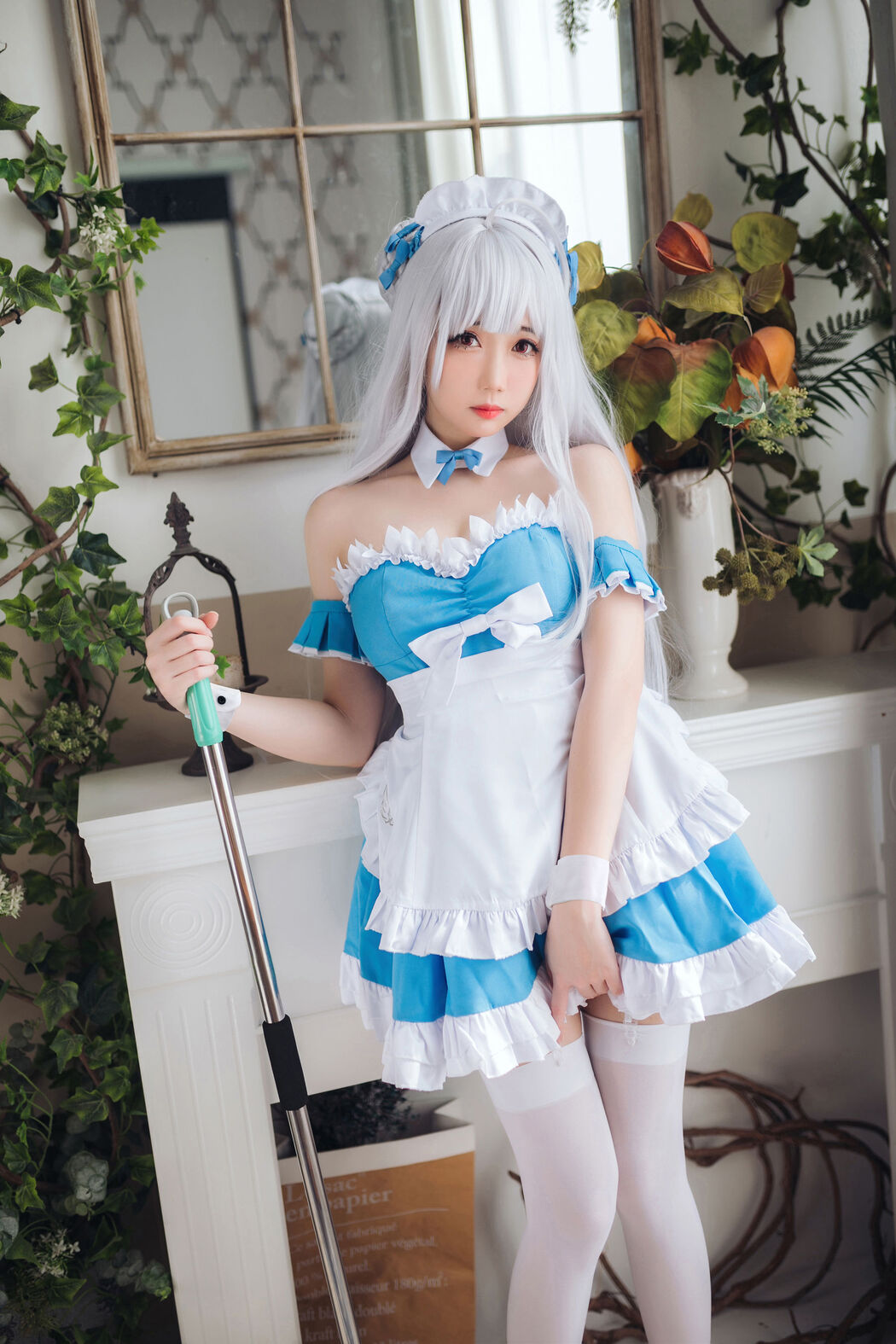 [Net Red COSER Photo] Braised Charcoal - Little Swan Maid