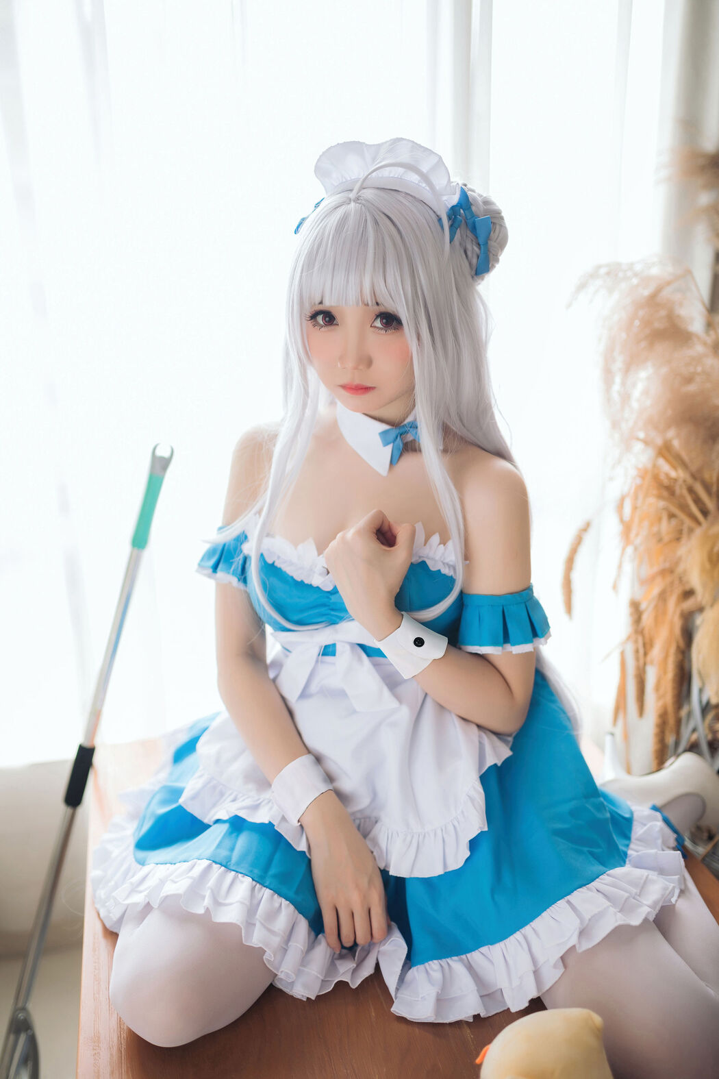 [Net Red COSER Photo] Braised Charcoal - Little Swan Maid Cover Photo