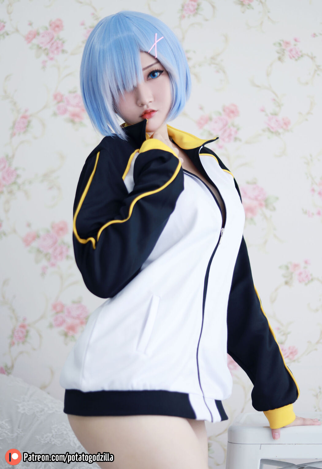 [Internet celebrity COSER photo] Miss Coser Potato Godzilla - Rem In Subaru Jacket Cover Photo