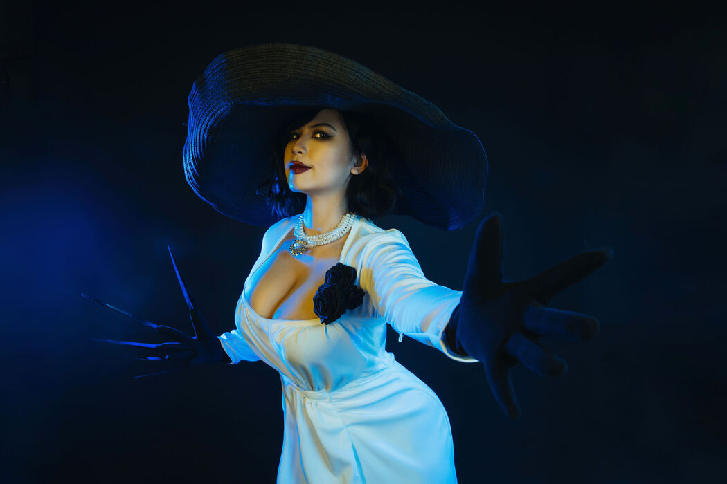 [Internet celebrity COSER photo] Uy Uy - Lady Dimitrescu