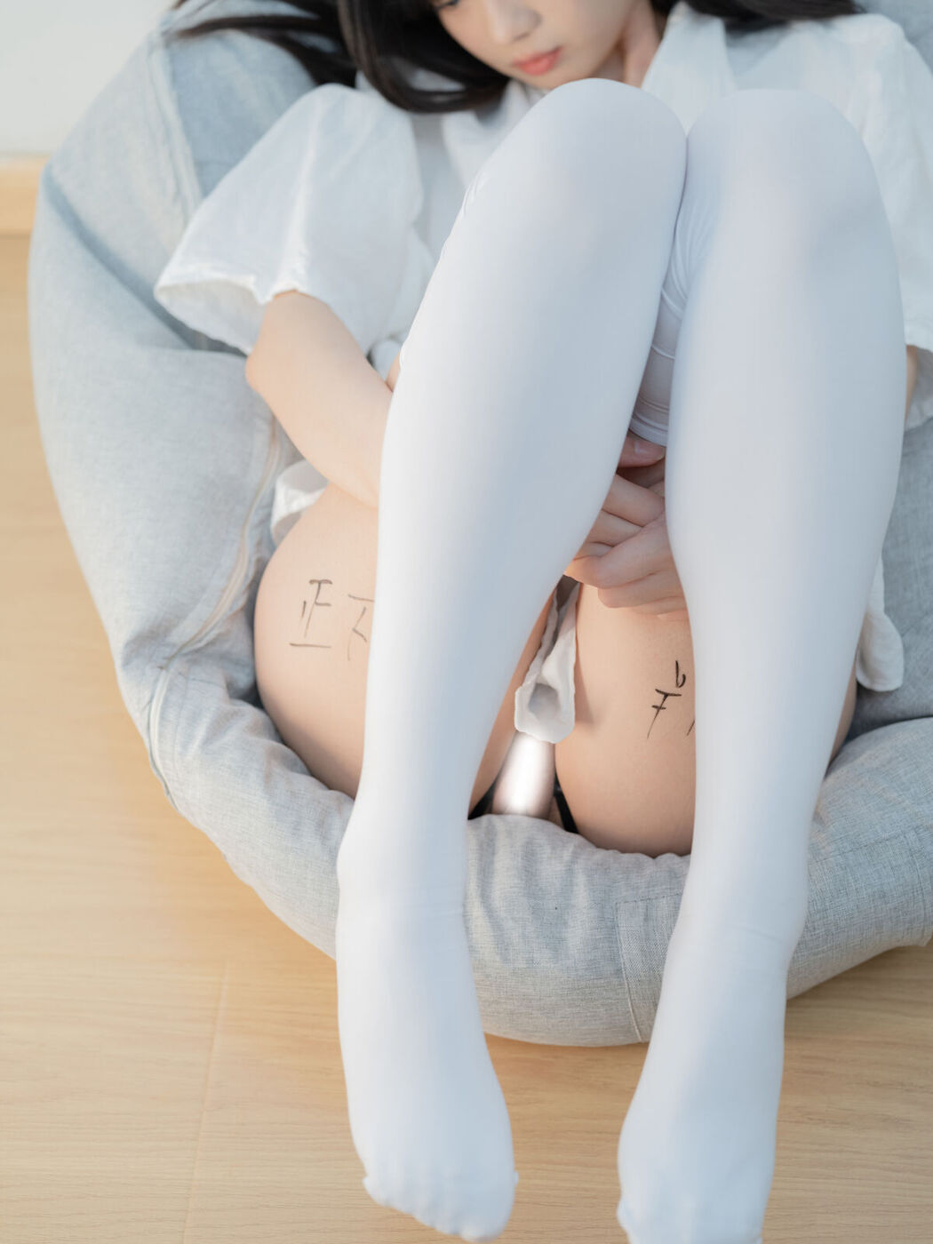 Coser@少女秩序 – 晞可 束缚衣白虎极品嫩妹 Part2