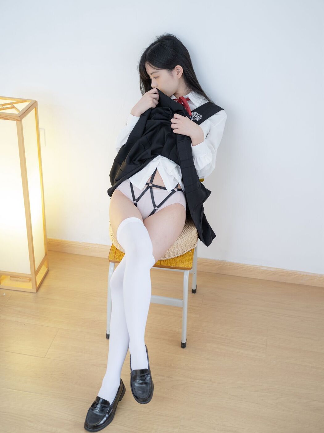 Coser@少女秩序 – 晞可 束缚衣白虎极品嫩妹 Part1