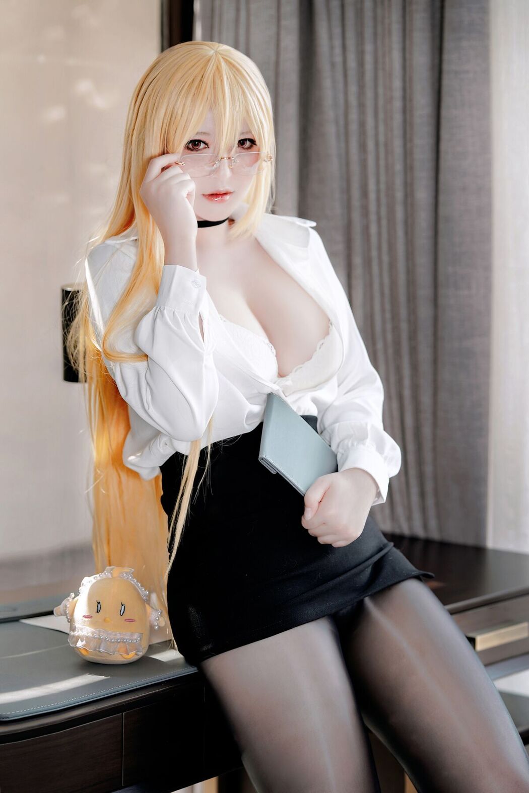 Coser@半半子 – 怨仇 办公室的意外