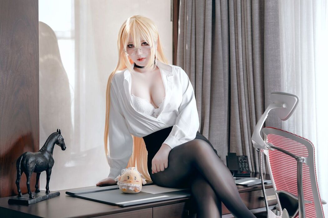 Coser@半半子 – 怨仇 办公室的意外